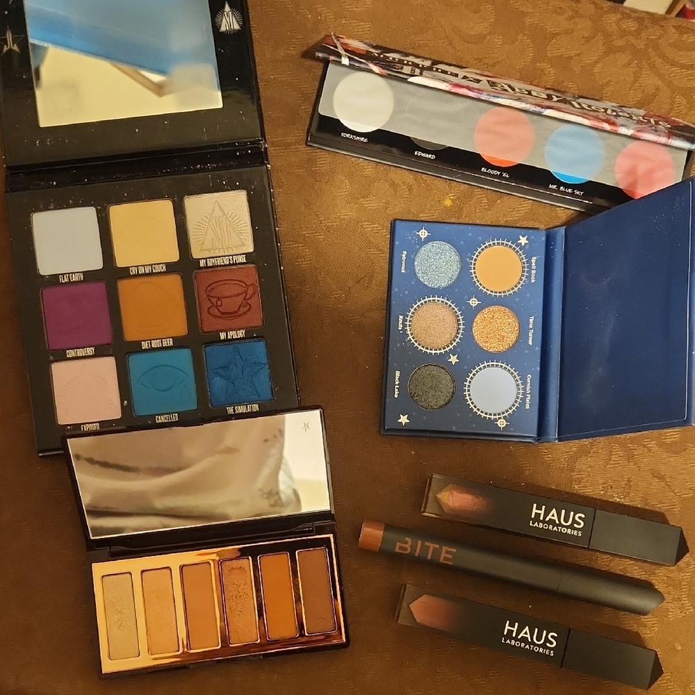 Morphe x Abby Roberts Palette with Bold Colors - Picture 2 of 2